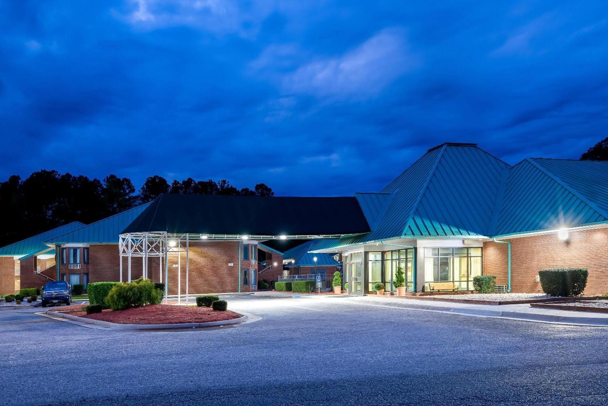 Days Inn By Wyndham Petersburg/South Fort Lee Exteriér fotografie